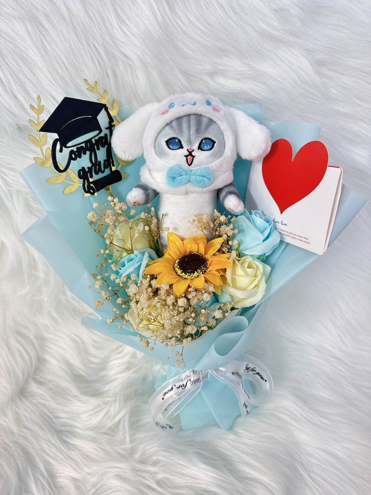 Cinnamonroll 玉桂狗 肉桂狗 大耳狗 公仔花| Sanrio 三麗鷗|向日葵|康乃馨|玫瑰花|畢業花束|畢業禮物|畢業公仔花束|針織花束 編織花 鈎織花束|即日送花|網上花店|香港花店|觀塘花店 情人節禮物 紀念日花束 朋友生日禮物 頒獎典禮 榮休升職離職 教會受洗禮物 開張大吉|觀塘花店|送花|訂花|訂花束|網上訂花|訂花推介|送花服務|花束|花束訂購|情人節花束|訂情人節花束|生日花束|生日送花|即日送花|畢業花束|訂畢業花束|求婚花束|母親節花束|開張花籃|開張花牌|花籃|針織花束|2024香港花店推介|結婚花球|襟花|BB禮物籃|初生嬰兒禮物|中秋生果籃|中秋禮盒|永生花|永生花擺設|玫瑰熊|花店推介|送花推介|花束種類|99支玫瑰求婚|99枝紅玫瑰|玫瑰花束|紅玫瑰花束|母親節康乃馨花束|滿天星花束|百合花束|鬱金香花束|向日葵花束|太陽花花束|向日葵畢業花束|鮮花花束|買花|網上買花|花店香港|香港花店|探病慰問花束|畢業禮物|禮品籃|訂製花束|紀念花束|氣球花|波波花束|畢業公仔|公仔花束|卡通花束|網上花店|公仔花|教會洗禮花束|基督教洗禮|醫院花束|政府供應商|政府部門送花