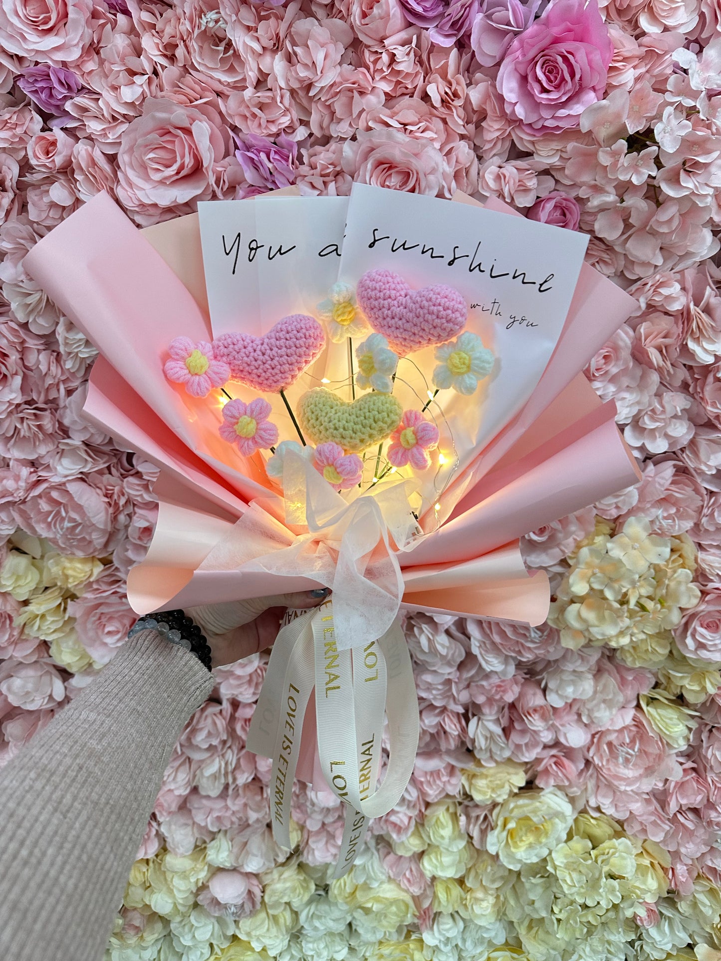 2025 情人節花束|生日花束|客製禮物|公仔花束|生日禮物|畢業花束|週年紀念日花束|情人節禮物|即日送花|求婚花束|送女朋友禮物|平價花店|網上花店|網上訂花|香港花店|觀塘花店