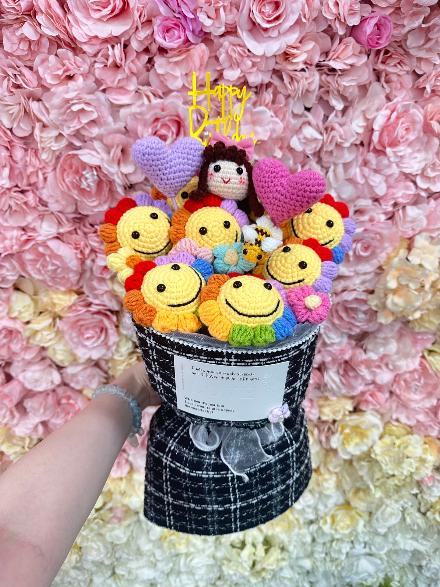🌈彩虹笑臉太陽花|客製公仔花|畢業花束|針織花束|生日花束|週年紀念日花束|情人節花束|感謝Farewell花束|網上訂花|即日送花|香港花店|觀塘花店