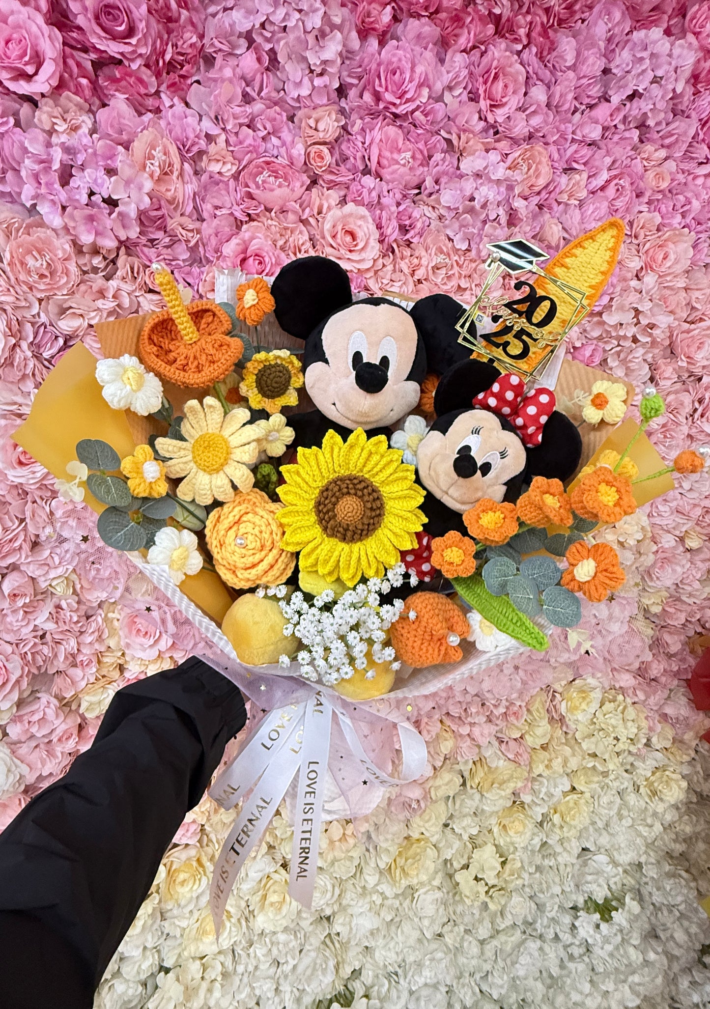 【訂製服務】Disney迪士尼米奇米妮公仔花束(非現貨)|客製花束| 訂製花束 $298起🔥|客製禮物|創意花束|訂製公仔花束|生日花束|畢業花束|週年紀念日花束|情人節花束|升職榮休Farewell 花束|創意禮物|網上訂花|觀塘花店|香港花店