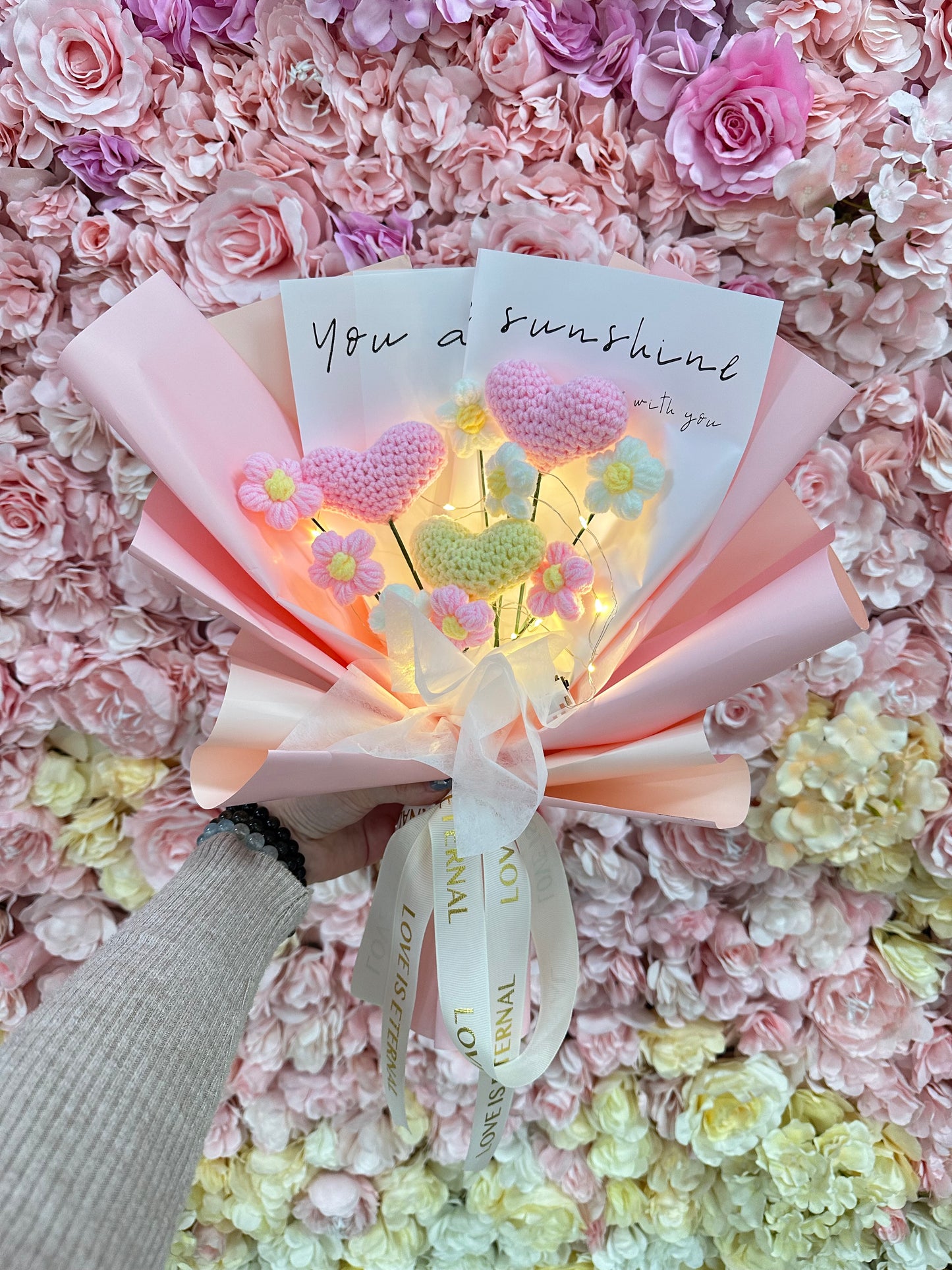 2025 情人節花束|生日花束|客製禮物|公仔花束|生日禮物|畢業花束|週年紀念日花束|情人節禮物|即日送花|求婚花束|送女朋友禮物|平價花店|網上花店|網上訂花|香港花店|觀塘花店