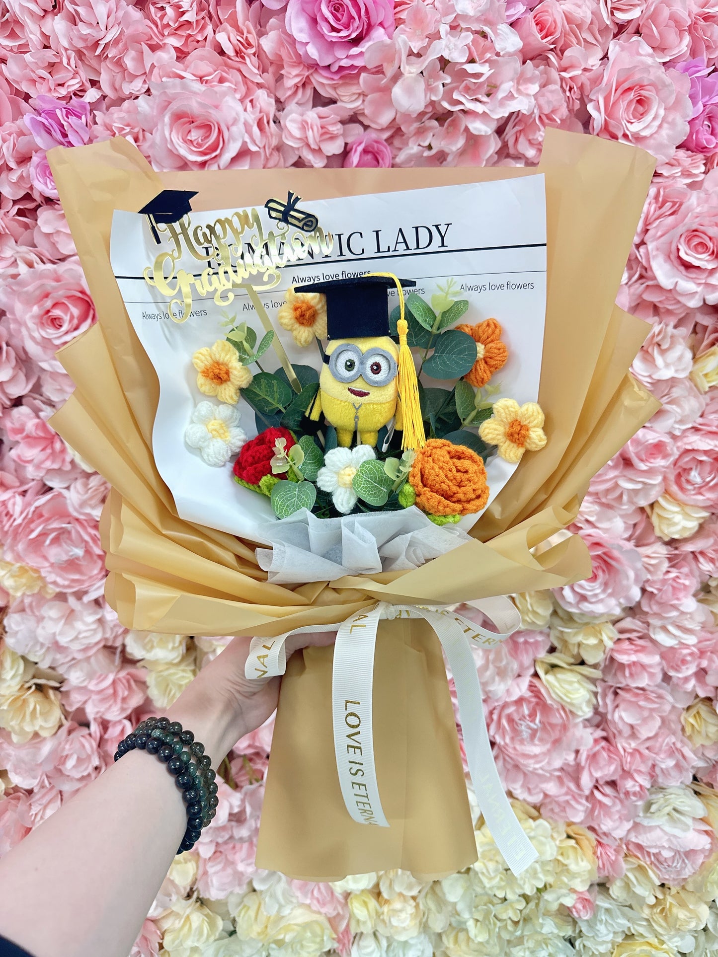 Minions 迷你乒團 小黃人Bob 公仔花束(非現貨)|客製禮物$298起|小朋友 幼稚園畢業花束|卡通花束|針織花束|生日花束|畢業公仔花束|畢業禮物|週年紀念日花束|情人節花束|創意禮品|網上訂花|人手製作|觀塘花店|香港花店