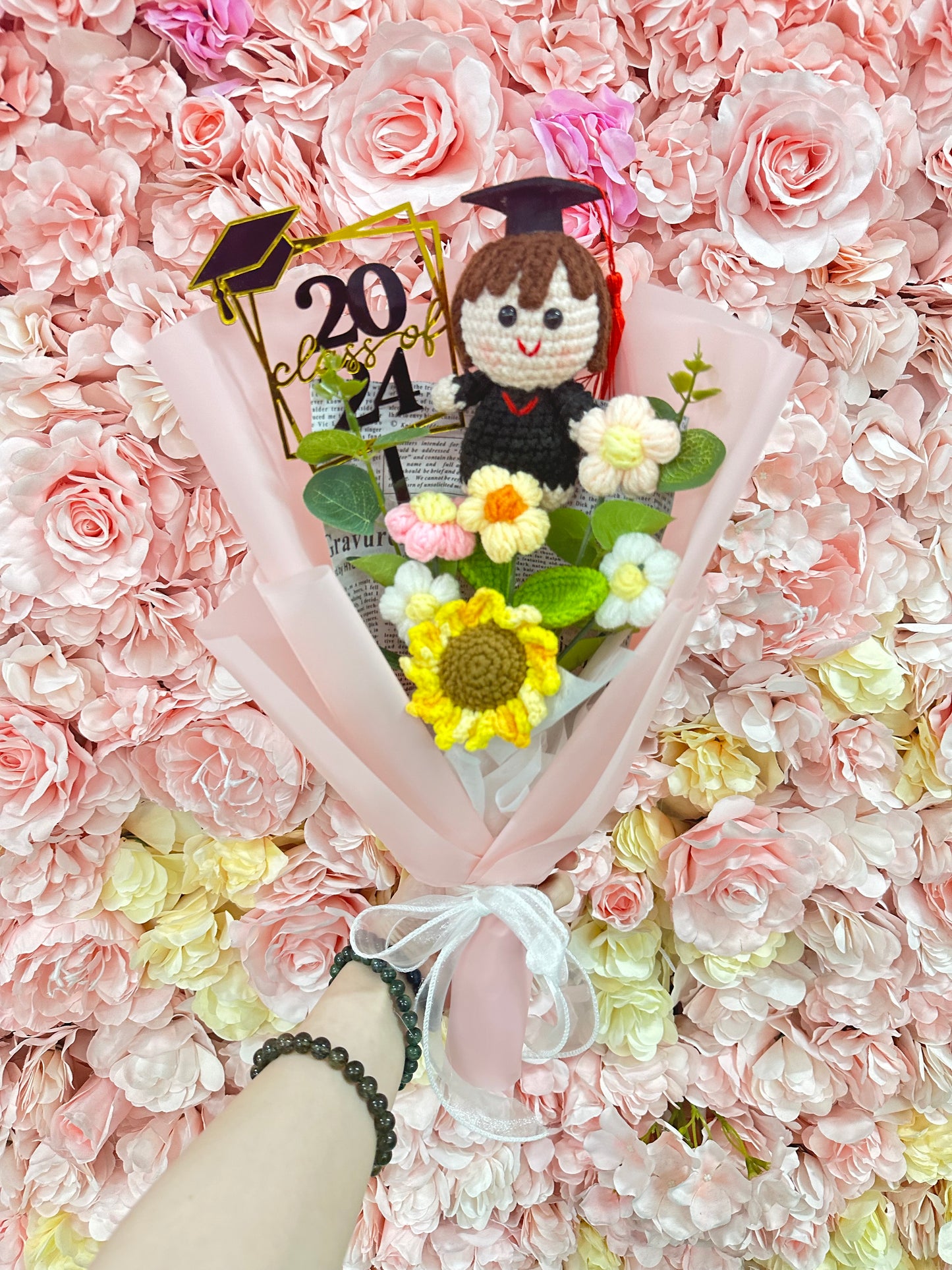 全身女仔公仔 漸變太陽花|向日葵|畢業花束|畢業禮物|畢業公仔|針織花束 編織花束|幼兒園 小朋友畢業花束|人手製作|香港製造|觀塘花店