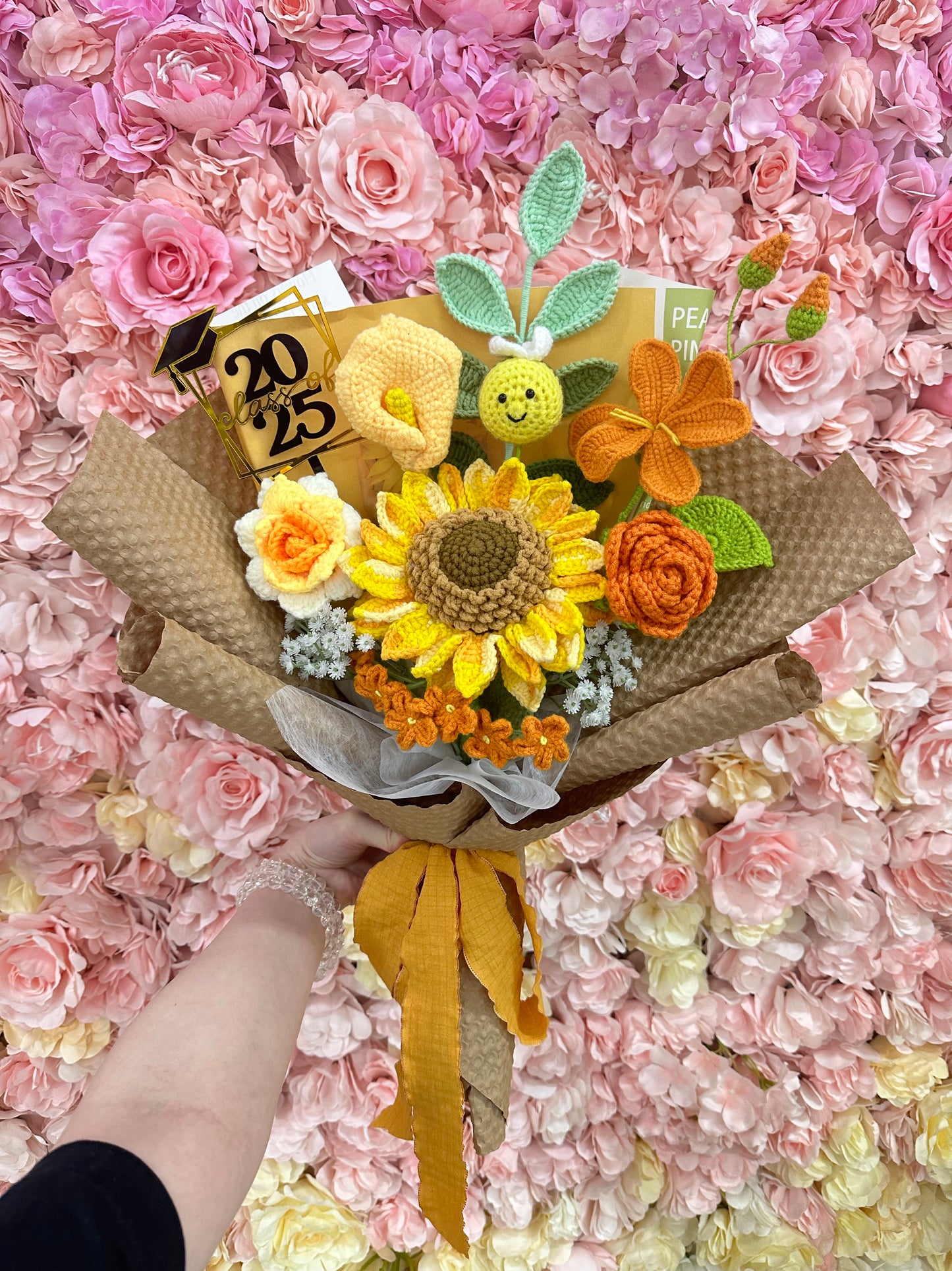 蜜蜂仔|向日葵|畢業花束|畢業花|畢業禮物|Farewell 花束|情人節花束|感謝花束|升職花束|生日花束|週年紀念日花束|情人節禮物|公仔花束|即日送花|平價花店|網上花店推介|網上訂花|香港花店|觀塘花店