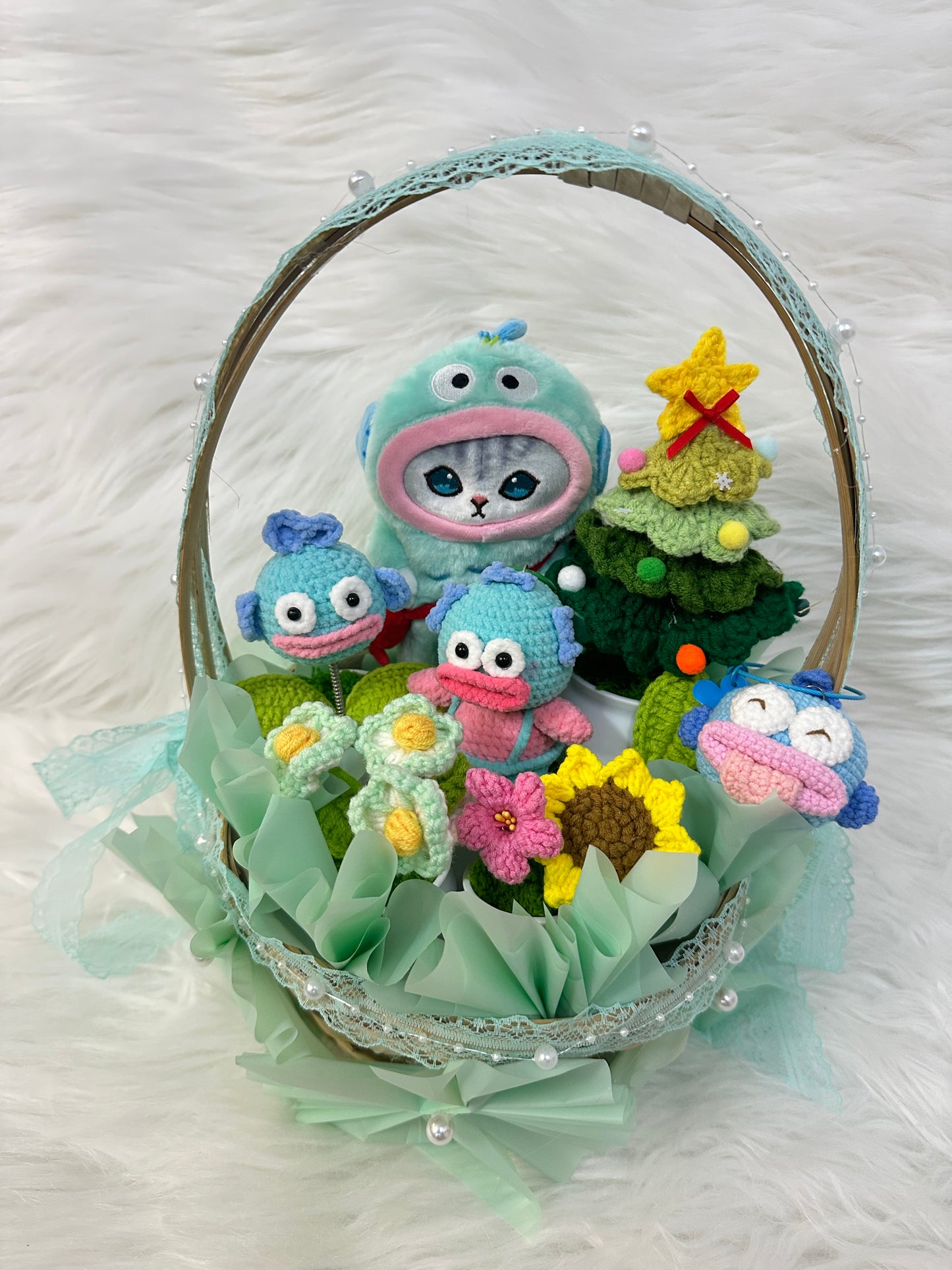 全港首創 —「水怪人魚漢頓 — 聖誕假期」公仔生日花籃|祝賀花籃|開張誌慶花籃|Hangyodon水怪人魚漢頓 公仔花籃| Sanrio 三麗鷗|結婚禮物|生日禮物|畢業花束|入伙禮物|喬遷花籃|女朋友 老婆情人節禮物|百日宴禮物|網上花店|香港花店|觀塘花店