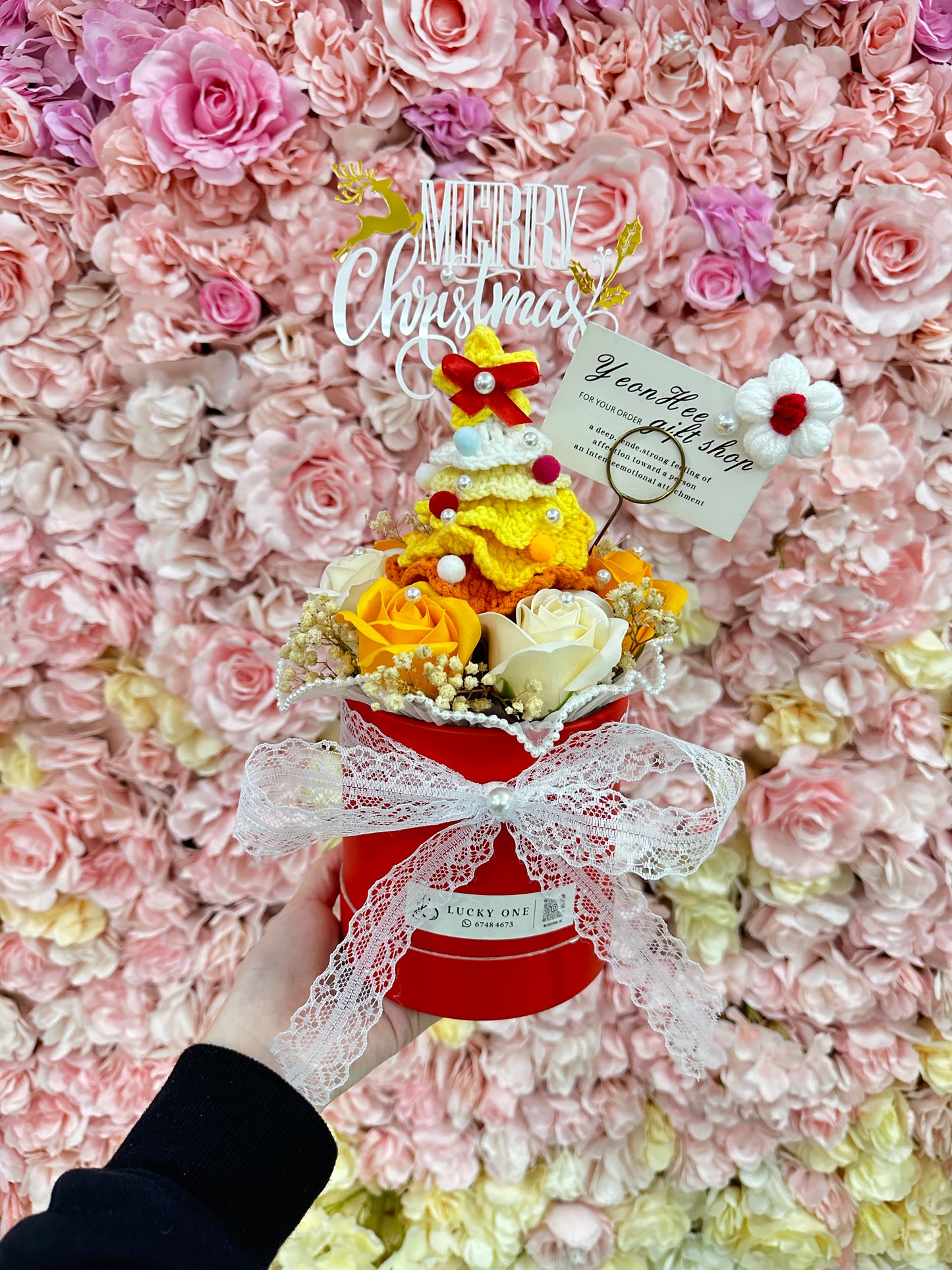 #黃色💛聖誕樹滿天星皂花花桶|聖誕花束|聖誕節花束|聖誕花|聖誕禮物|聖誕節禮物|聖誕樹盆栽|2024聖誕禮物推薦|交換禮物|聖誕送咩禮物推介|網上花店|觀塘花店|香港花店