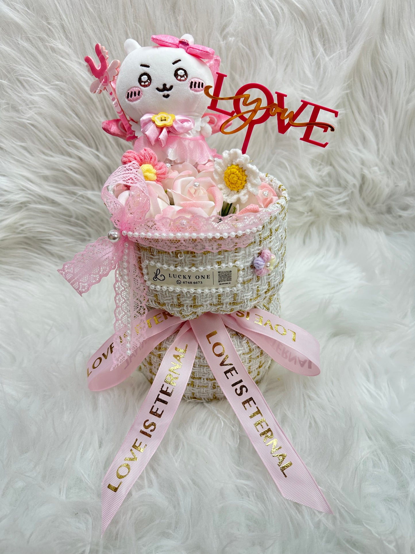 Chiikawa情人節花束(吉伊卡哇)|小可愛公仔花束|2025 情人節花束|情人節玫瑰花束2025|情人節花 |生日禮物|畢業花束|週年紀念日花束|情人節禮物|即日送花|針織花束|送女朋友禮物|平價花店|網上花店|網上訂花|香港花店|觀塘花店