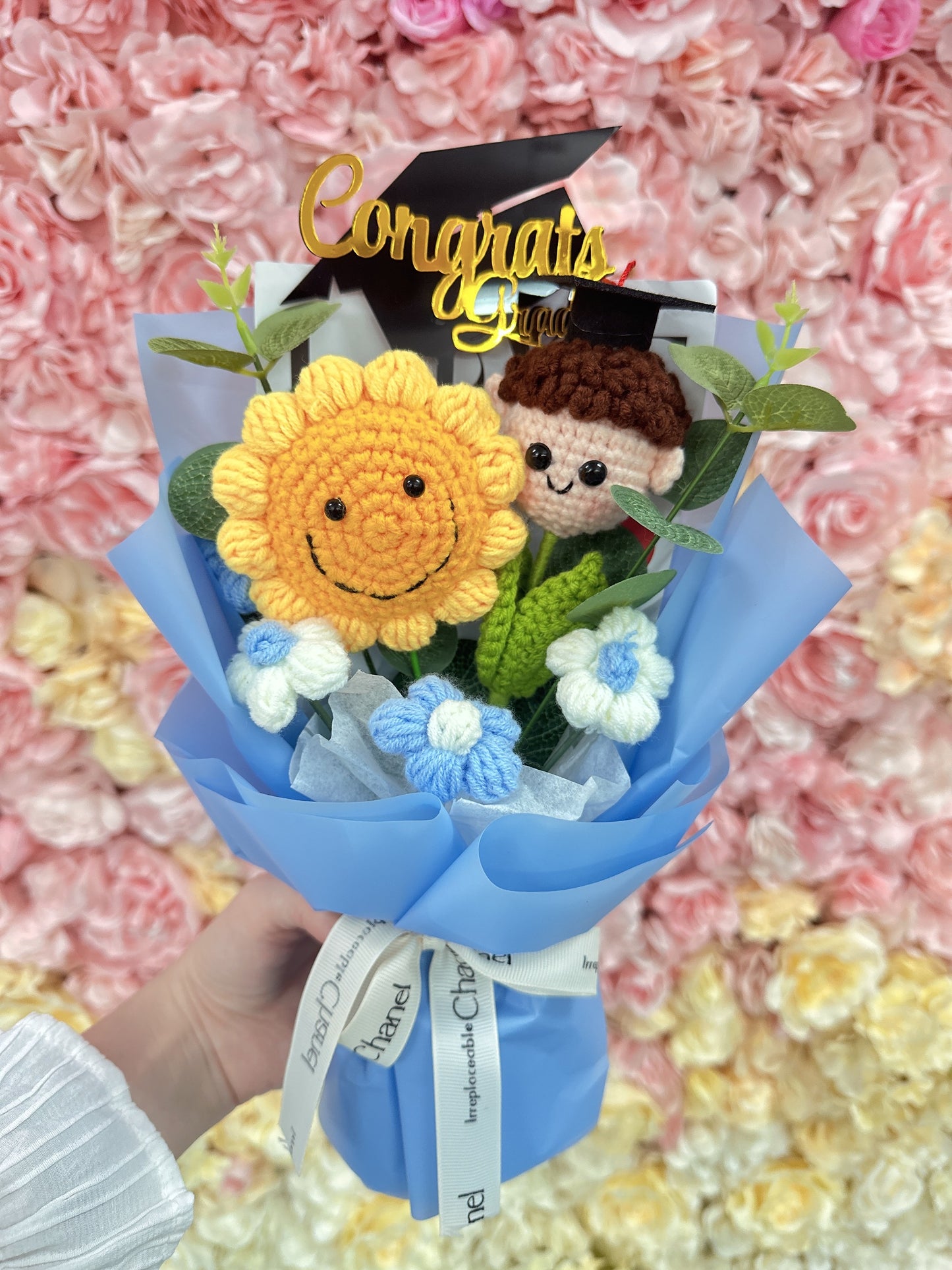 畢業男仔公仔頭 太陽花|向日葵|畢業花束|畢業禮物|畢業公仔|針織花束 編織花束 鈎織花束|幼兒園 小朋友畢業花|人手製作|網上花店|香港製造|觀塘花店