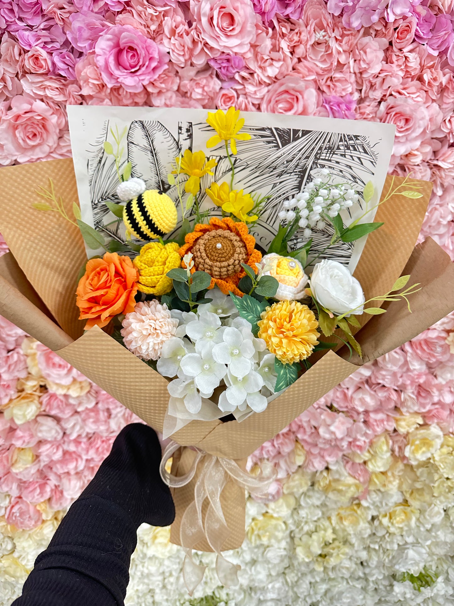 Modern Flora🤎XL Size 超大花束|生日花束|客製禮物|生日禮物|畢業花束|週年紀念日花束|情人節花束|即日送花|針織花束|送女朋友|平價花店|網上花店|香港花店|觀塘花店