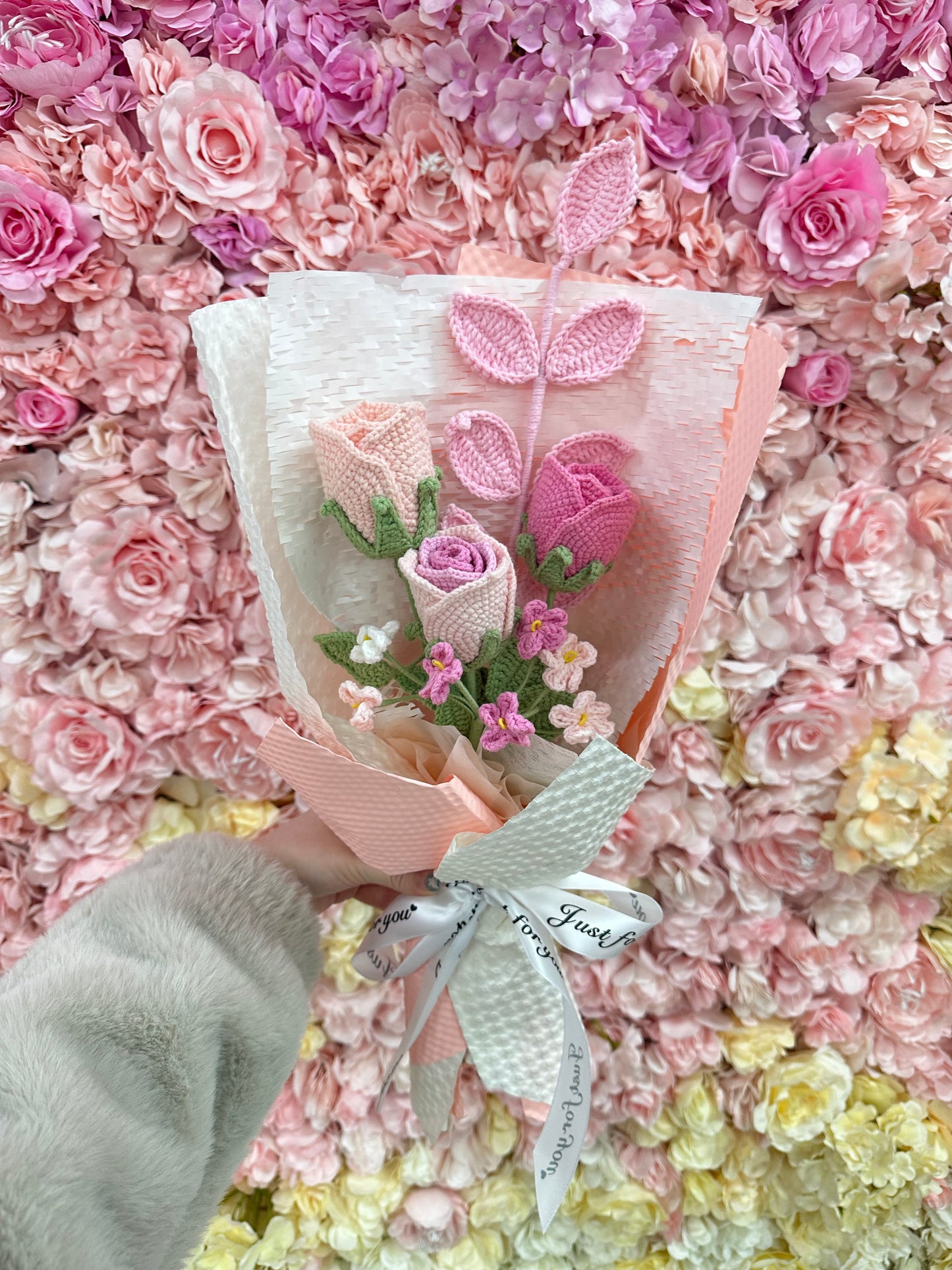 韓式花束|2025 情人節花束|情人節玫瑰花束2025|情人節花 |生日禮物|畢業花束|週年紀念日花束|情人節禮物|即日送花|針織花束|送女朋友禮物|平價花店|網上花店|網上訂花|香港花店|觀塘花店