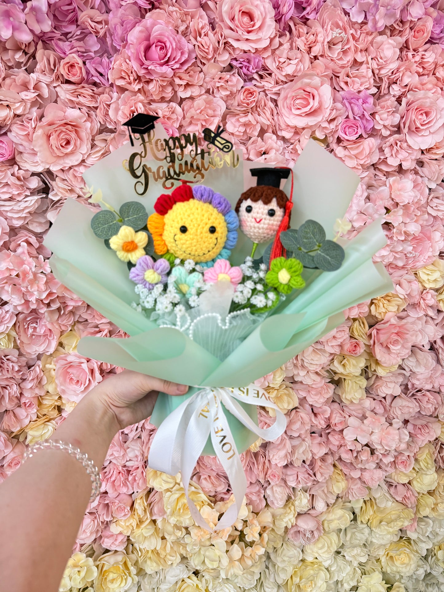 畢業女仔|彩虹笑臉|幼兒園 小朋友畢業花束|送老師禮物|畢業花束|畢業禮物|卡通花束|公仔花束|網上訂花|人手製作|觀塘花店|香港花店