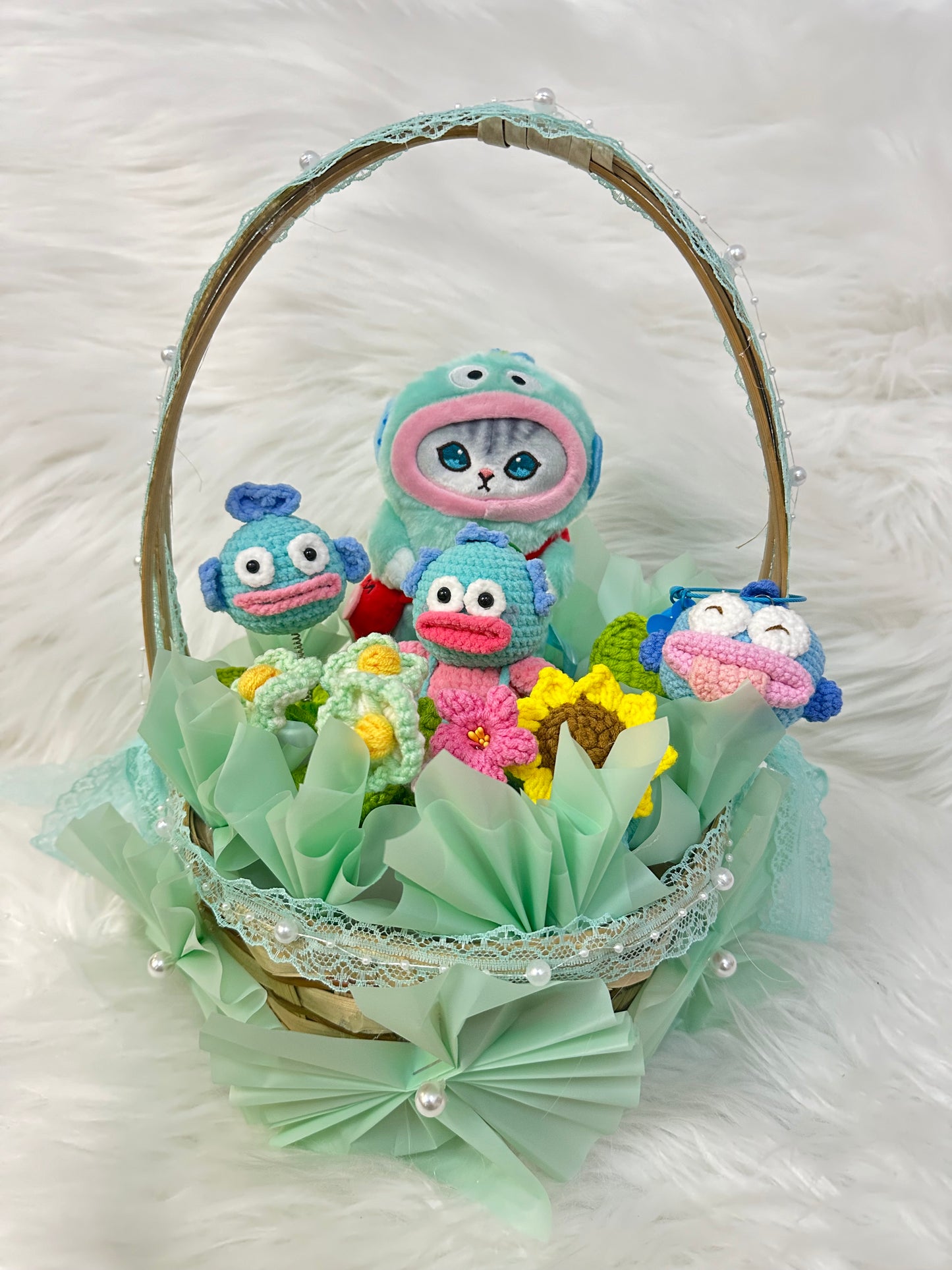 全港首創 —「水怪人魚漢頓 — 湖水綠樂園」公仔生日花籃|祝賀花籃|開張誌慶花籃|Hangyodon水怪人魚漢頓 公仔花籃| Sanrio 三麗鷗|結婚禮物|生日禮物|畢業花束|入伙禮物|喬遷花籃|女朋友 老婆情人節禮物|百日宴禮物|網上花店|香港花店|觀塘花店