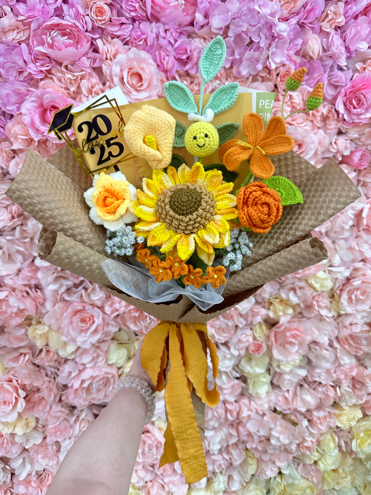 蜜蜂仔|向日葵|畢業花束|畢業花|畢業禮物|Farewell 花束|情人節花束|感謝花束|升職花束|生日花束|週年紀念日花束|情人節禮物|公仔花束|即日送花|平價花店|網上花店推介|網上訂花|香港花店|觀塘花店