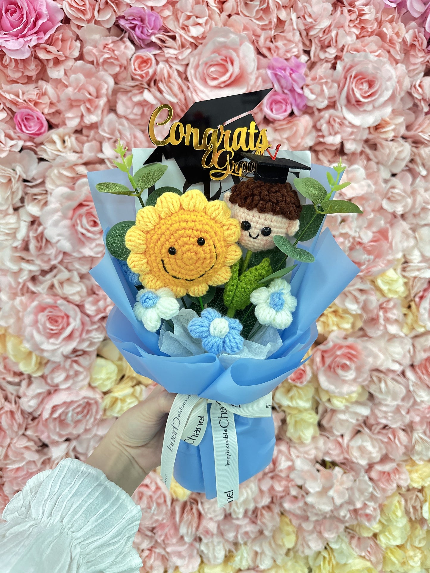 畢業男仔公仔頭 太陽花|向日葵|畢業花束|畢業禮物|畢業公仔|針織花束 編織花束 鈎織花束|幼兒園 小朋友畢業花|人手製作|網上花店|香港製造|觀塘花店