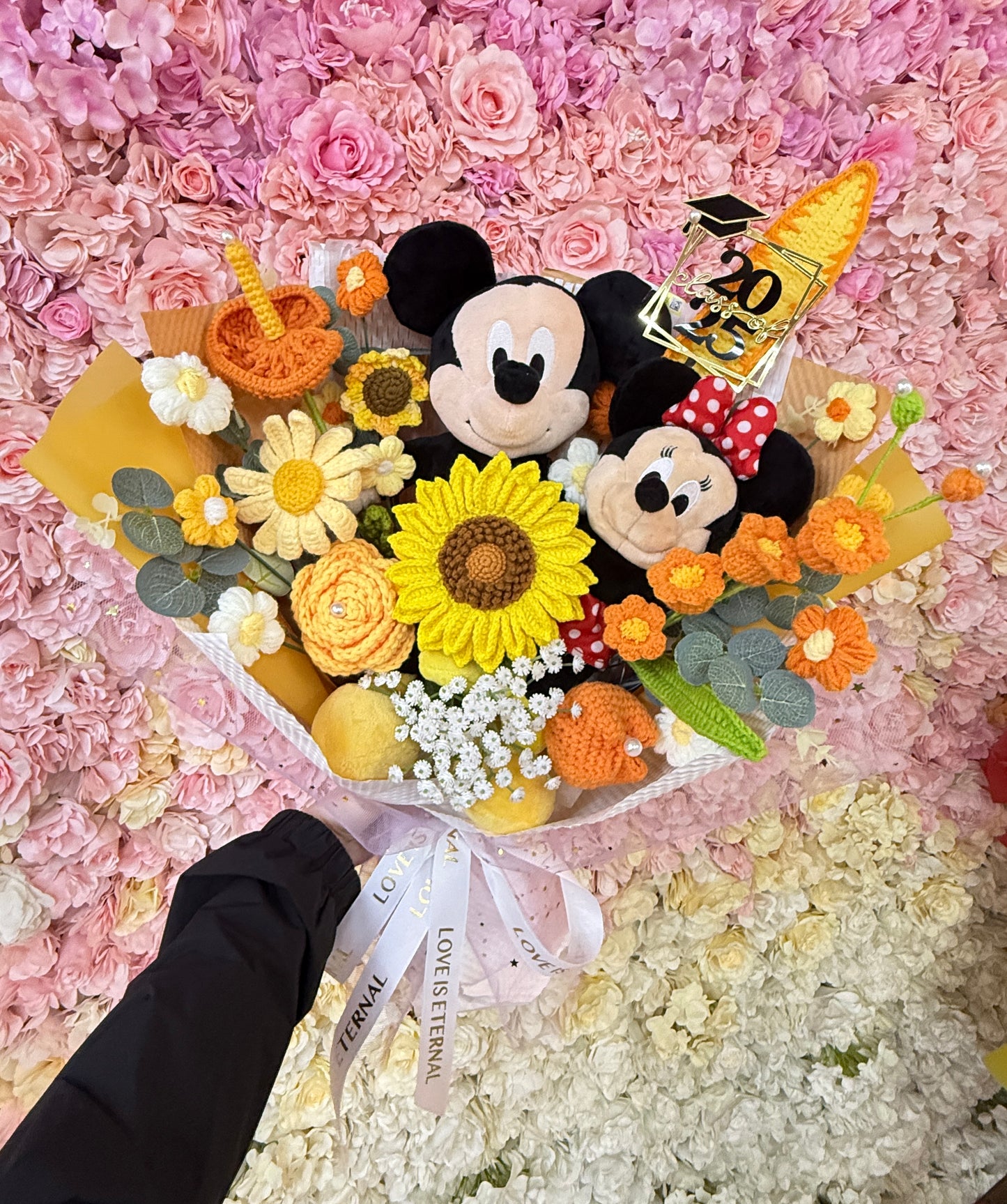【訂製服務】Disney迪士尼米奇米妮公仔花束（非現貨）｜客製花束｜ 訂製花束 $298起🔥｜客製禮物｜創意花束｜訂製公仔花束｜生日花束｜畢業花束｜週年紀念日花束｜情人節花束｜升職榮休Farewell 花束｜創意禮物｜網上訂花｜觀塘花店｜香港花店