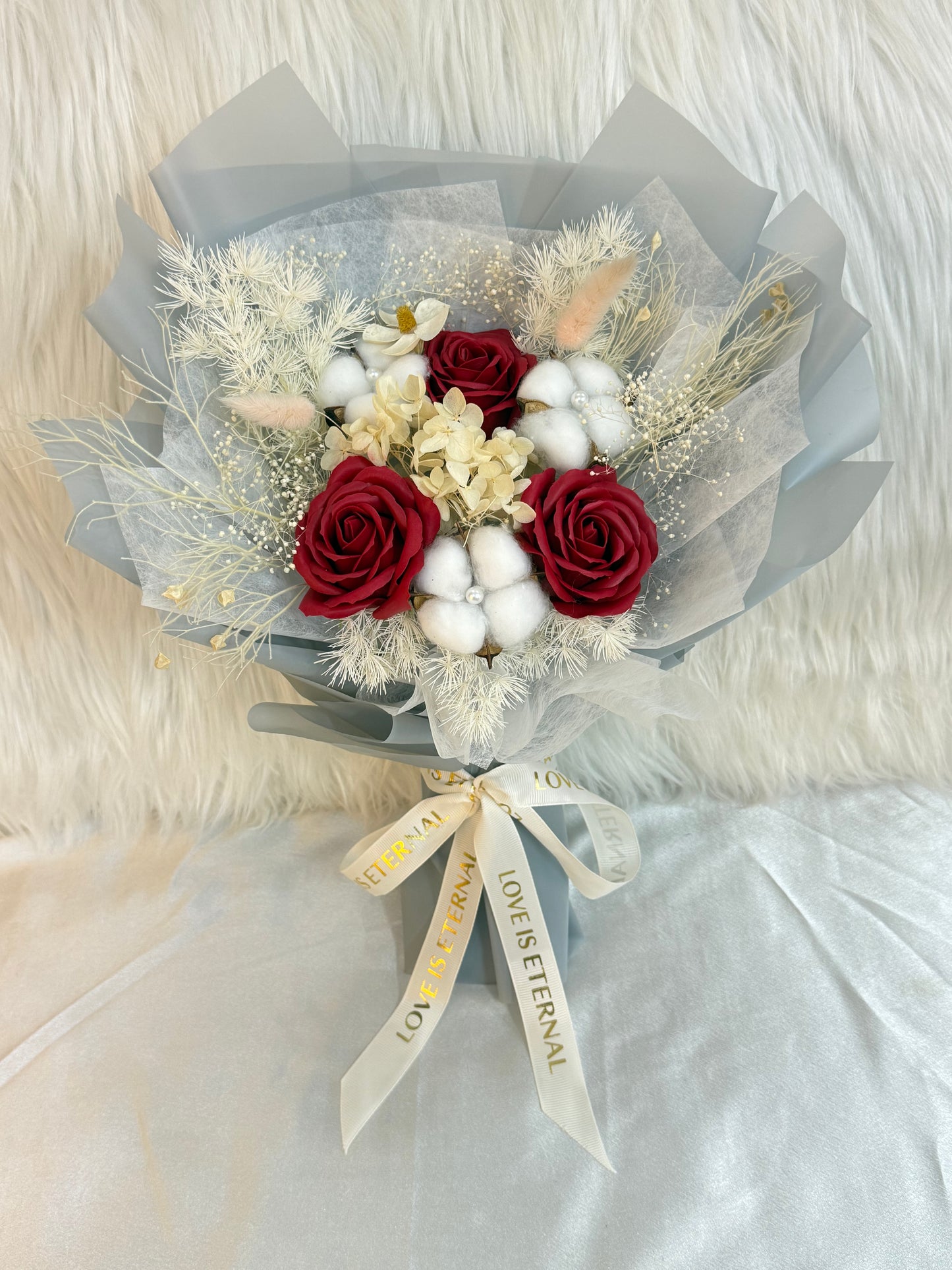 灰色系玫瑰花永生花（大束）｜香港永生花｜2025 情人節花束｜情人節玫瑰花束2025｜保鮮花｜情人節花 ｜生日禮物｜畢業花束｜週年紀念日花束｜情人節禮物｜即日送花｜求婚花束｜送女朋友禮物｜網上花店｜網上訂花｜香港花店｜觀塘花店