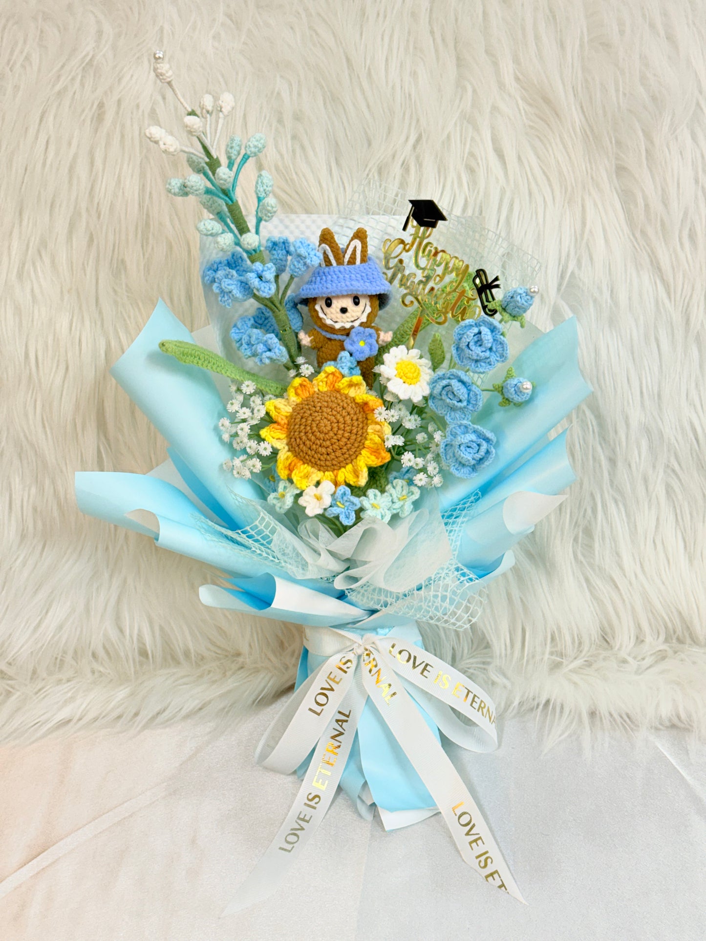 Labubu公仔花束｜Labubu畢業公仔花束｜拉布布花束｜畢業公仔花束｜畢業花束｜畢業公仔花束｜網上訂花｜針織花束｜生日花束｜週年紀念日花束｜情人節花束｜Farewell花束｜即日送花｜香港花店｜觀塘花店