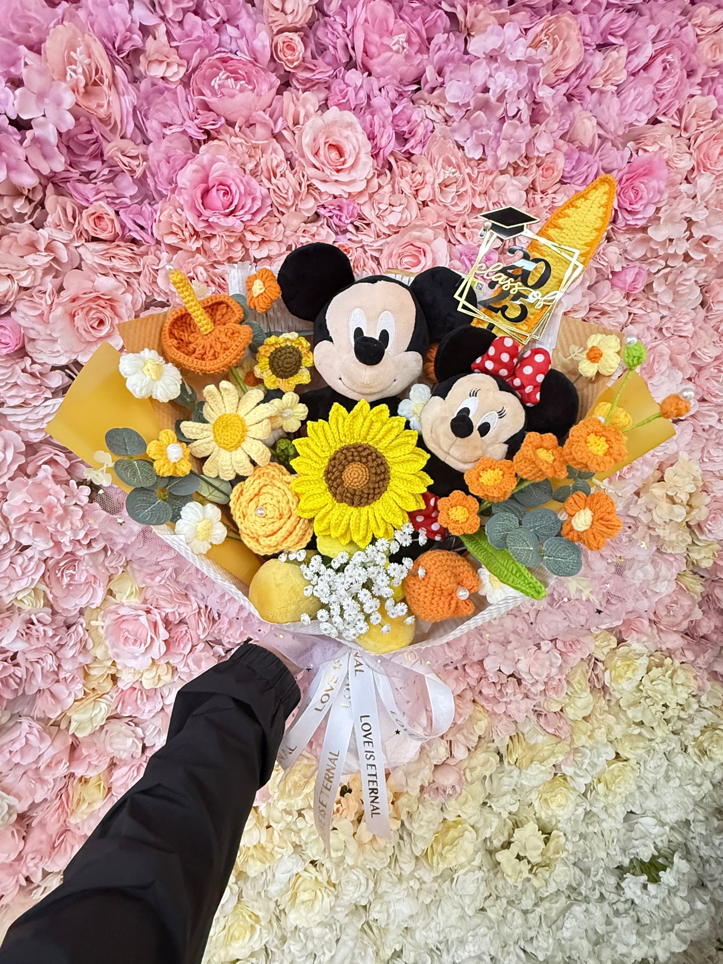 【訂製服務】Disney迪士尼米奇米妮公仔花束（非現貨）｜客製花束｜ 訂製花束 $298起🔥｜客製禮物｜創意花束｜訂製公仔花束｜生日花束｜畢業花束｜週年紀念日花束｜情人節花束｜升職榮休Farewell 花束｜創意禮物｜網上訂花｜觀塘花店｜香港花店