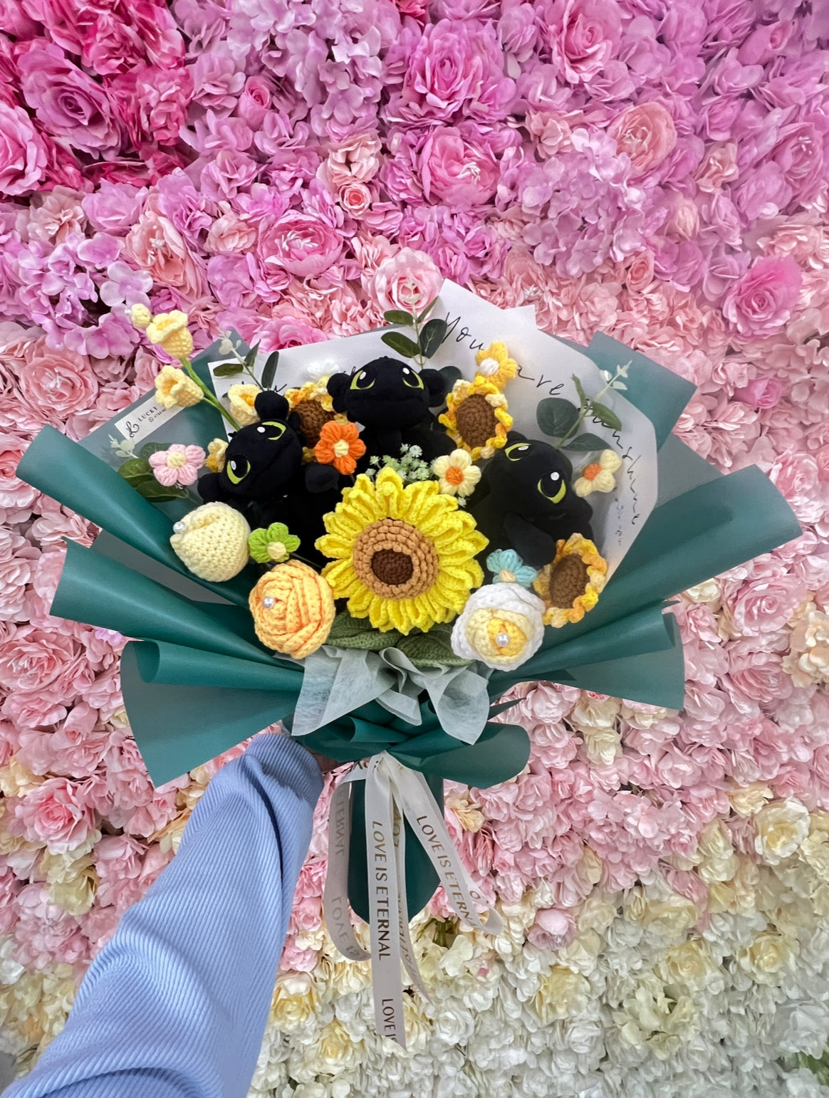 【訂製服務】（非現貨）無牙仔公仔花束｜客製花束｜ 訂製花束 $298起🔥｜客製禮物｜創意花束｜訂製公仔花束｜生日花束｜畢業花束｜週年紀念日花束｜情人節花束｜升職榮休Farewell 花束｜創意禮物｜網上訂花｜觀塘花店｜香港花店