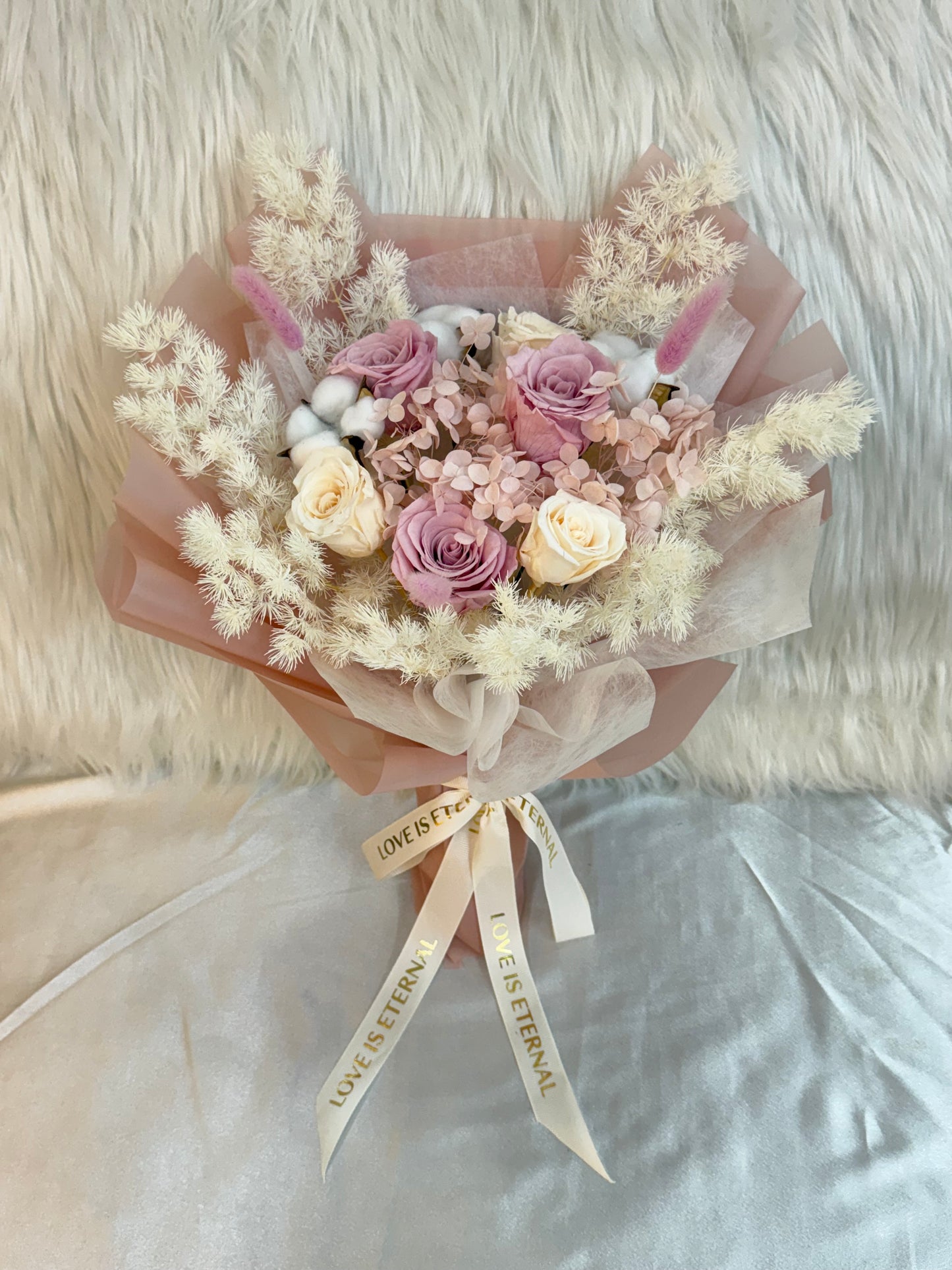6朵水粉色系玫瑰花永生花（大束）｜香港永生花｜2025 情人節花束｜情人節玫瑰花束2025｜保鮮花｜情人節花 ｜生日禮物｜畢業花束｜週年紀念日花束｜情人節禮物｜即日送花｜求婚花束｜送女朋友禮物｜網上花店｜網上訂花｜香港花店｜觀塘花店