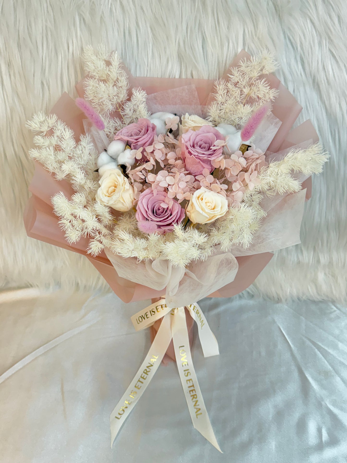 6朵水粉色系玫瑰花永生花（大束）｜香港永生花｜2025 情人節花束｜情人節玫瑰花束2025｜保鮮花｜情人節花 ｜生日禮物｜畢業花束｜週年紀念日花束｜情人節禮物｜即日送花｜求婚花束｜送女朋友禮物｜網上花店｜網上訂花｜香港花店｜觀塘花店