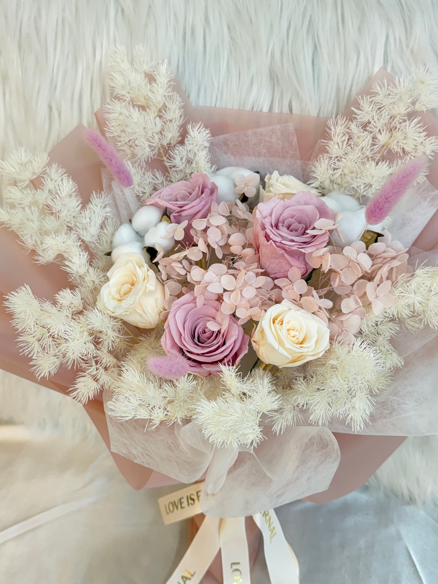 6朵水粉色系玫瑰花永生花（大束）｜香港永生花｜2025 情人節花束｜情人節玫瑰花束2025｜保鮮花｜情人節花 ｜生日禮物｜畢業花束｜週年紀念日花束｜情人節禮物｜即日送花｜求婚花束｜送女朋友禮物｜網上花店｜網上訂花｜香港花店｜觀塘花店