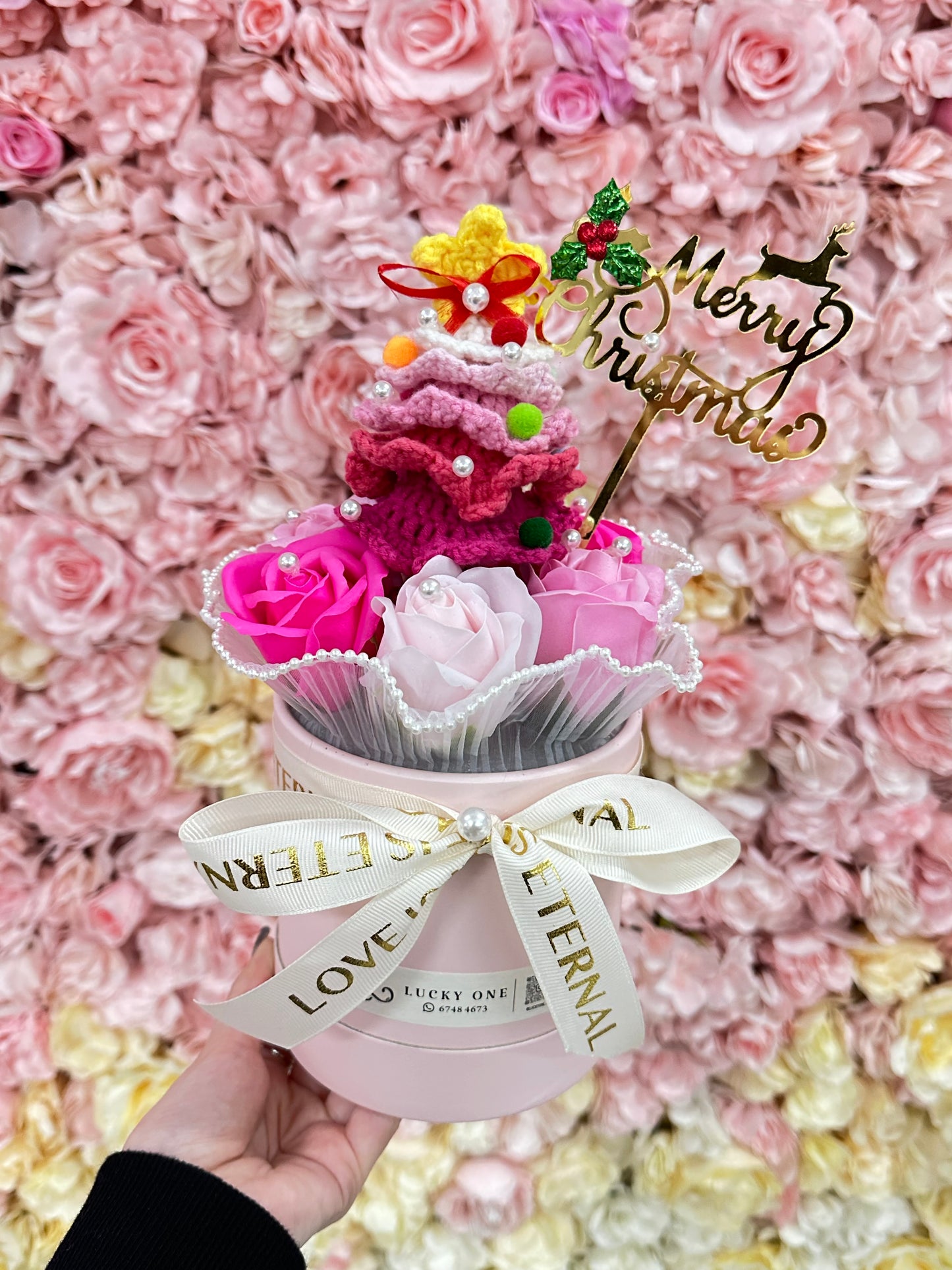 #粉色💖聖誕樹皂花花桶｜聖誕花束｜聖誕節花束｜聖誕花｜聖誕禮物｜聖誕節禮物｜聖誕樹盆栽｜2024聖誕禮物推薦｜交換禮物｜聖誕送咩禮物推介｜網上花店｜觀塘花店｜香港花店