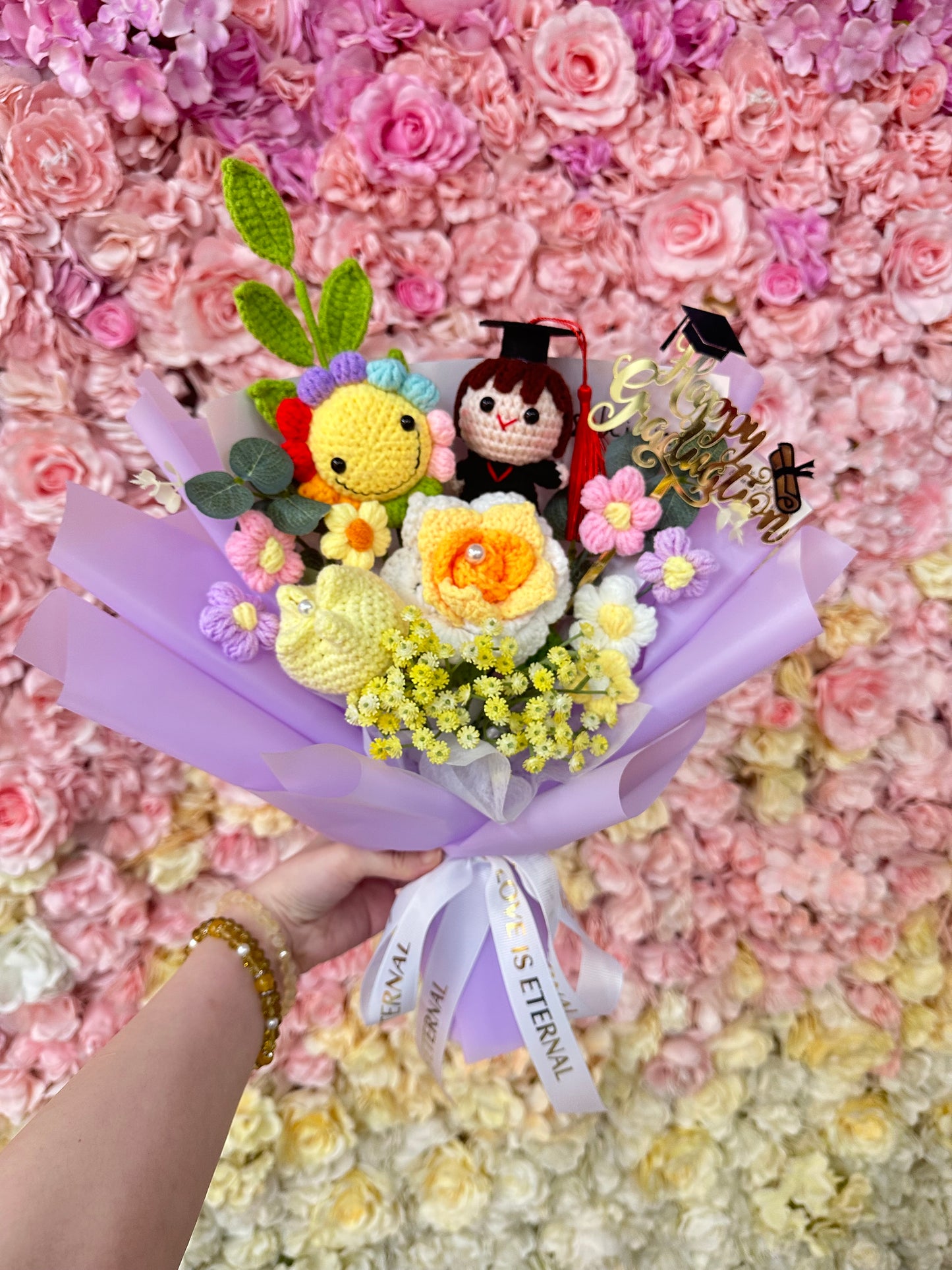 畢業女仔｜彩虹笑臉｜幼兒園 小朋友畢業花束｜送老師禮物｜畢業花束｜畢業禮物｜卡通花束｜公仔花束｜網上訂花｜人手製作｜觀塘花店｜香港花店