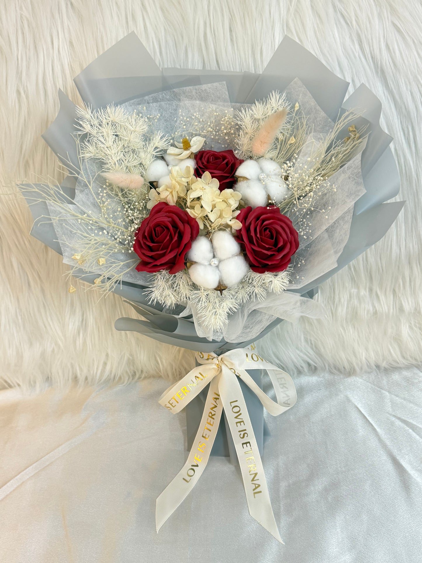 灰色系玫瑰花永生花（大束）｜香港永生花｜2025 情人節花束｜情人節玫瑰花束2025｜保鮮花｜情人節花 ｜生日禮物｜畢業花束｜週年紀念日花束｜情人節禮物｜即日送花｜求婚花束｜送女朋友禮物｜網上花店｜網上訂花｜香港花店｜觀塘花店