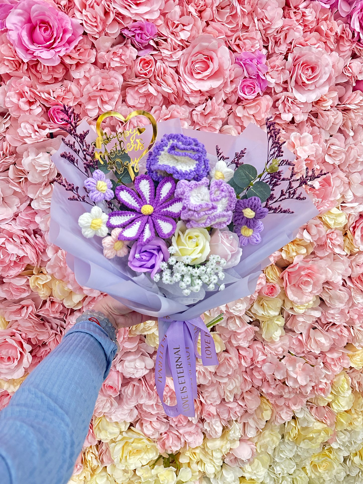 【香港母親節2025】Mother's Day ｜2025 母親節花束｜母親節禮物｜康乃馨花束｜鬱金香花束｜情人節花束｜生日花束｜畢業花束｜即日送花｜針織花束｜送媽咪禮物｜網上花店｜網上訂花｜香港花店｜觀塘花店