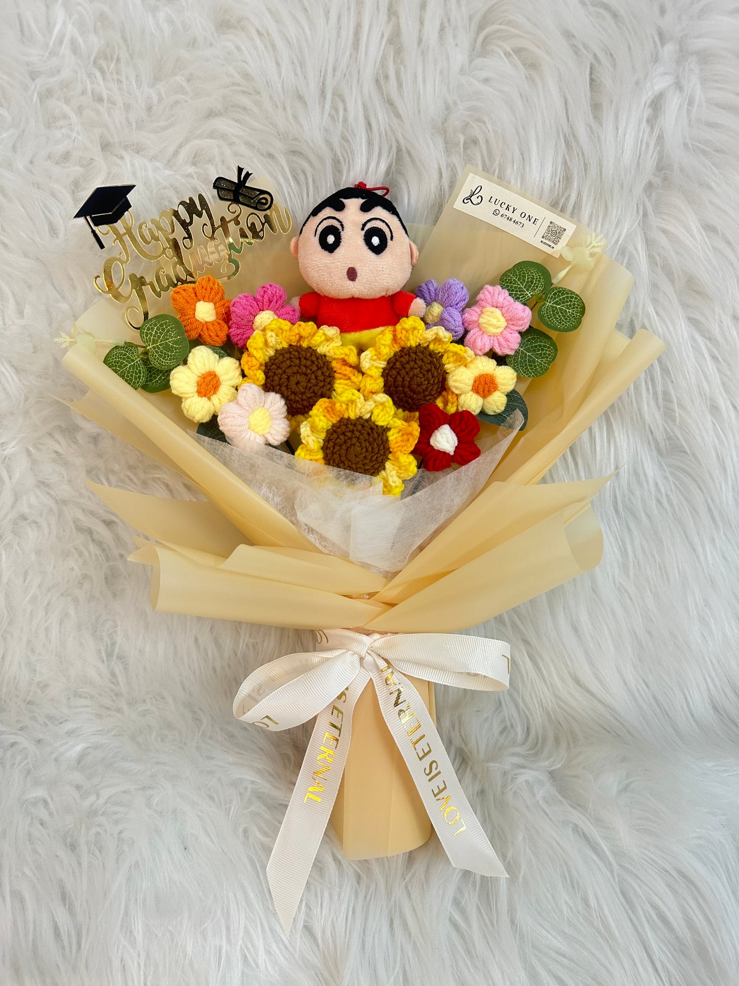 蠟筆小新公仔花束｜畢業公仔花束｜訂製公仔花束｜生日花束｜畢業花束｜週年紀念日花束｜情人節花束｜升職榮休Farewell 花束｜創意禮物｜網上訂花｜觀塘花店｜香港花店