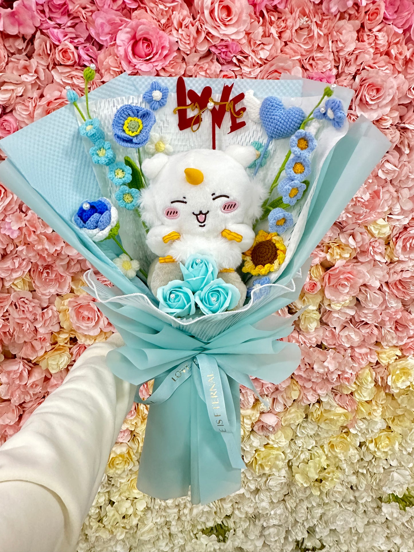 【訂製服務】（非現貨）Chiikawa Anoko那孩子公仔花束｜客製花束｜ 訂製花束 $298起🔥｜客製禮物｜創意花束｜訂製公仔花束｜生日花束｜畢業花束｜週年紀念日花束｜情人節花束｜升職榮休Farewell 花束｜創意禮物｜網上訂花｜觀塘花店｜香港花店