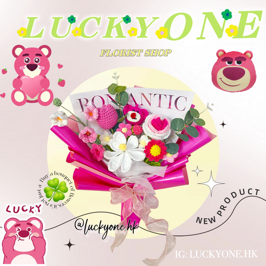 🍓勞蘇 草莓熊 Lotso｜迪士尼 Disney｜客製禮物｜小朋友 幼稚園畢業花束｜卡通花束｜針織花束 編織花束｜生日花束｜畢業公仔花束｜畢業禮物｜週年紀念日花束｜情人節花束｜創意禮品｜網上訂花｜人手製作｜觀塘花店｜香港花店