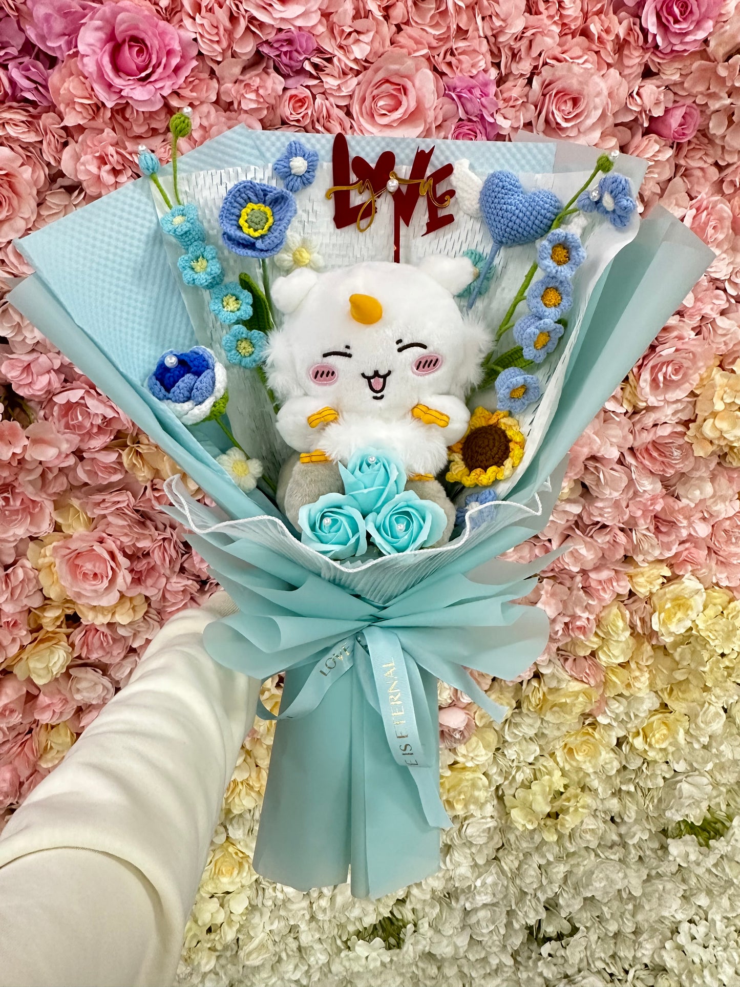 【訂製服務】（非現貨）Chiikawa Anoko那孩子公仔花束｜客製花束｜ 訂製花束 $298起🔥｜客製禮物｜創意花束｜訂製公仔花束｜生日花束｜畢業花束｜週年紀念日花束｜情人節花束｜升職榮休Farewell 花束｜創意禮物｜網上訂花｜觀塘花店｜香港花店
