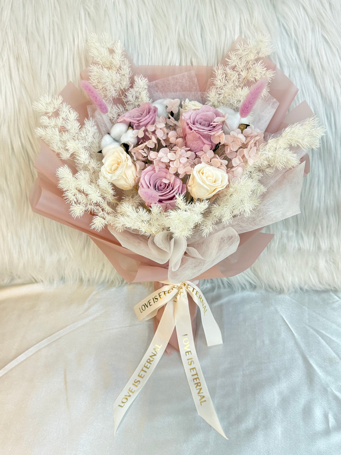 6朵水粉色系玫瑰花永生花（大束）｜香港永生花｜2025 情人節花束｜情人節玫瑰花束2025｜保鮮花｜情人節花 ｜生日禮物｜畢業花束｜週年紀念日花束｜情人節禮物｜即日送花｜求婚花束｜送女朋友禮物｜網上花店｜網上訂花｜香港花店｜觀塘花店
