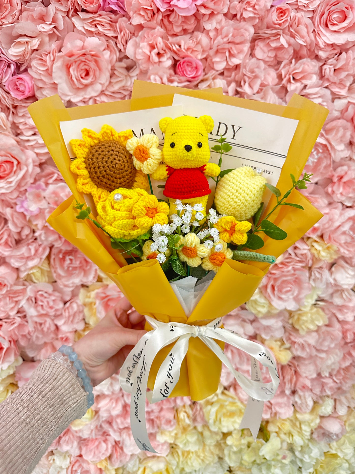 Winnie the Pooh花束｜Disney 迪士尼｜小熊維尼公仔花｜畢業公仔花束｜畢業花束｜生日禮物｜網上訂花｜針織花束｜生日花束｜週年紀念日花束｜情人節花束｜感謝Farewell花束｜即日送花｜香港花店｜觀塘花店