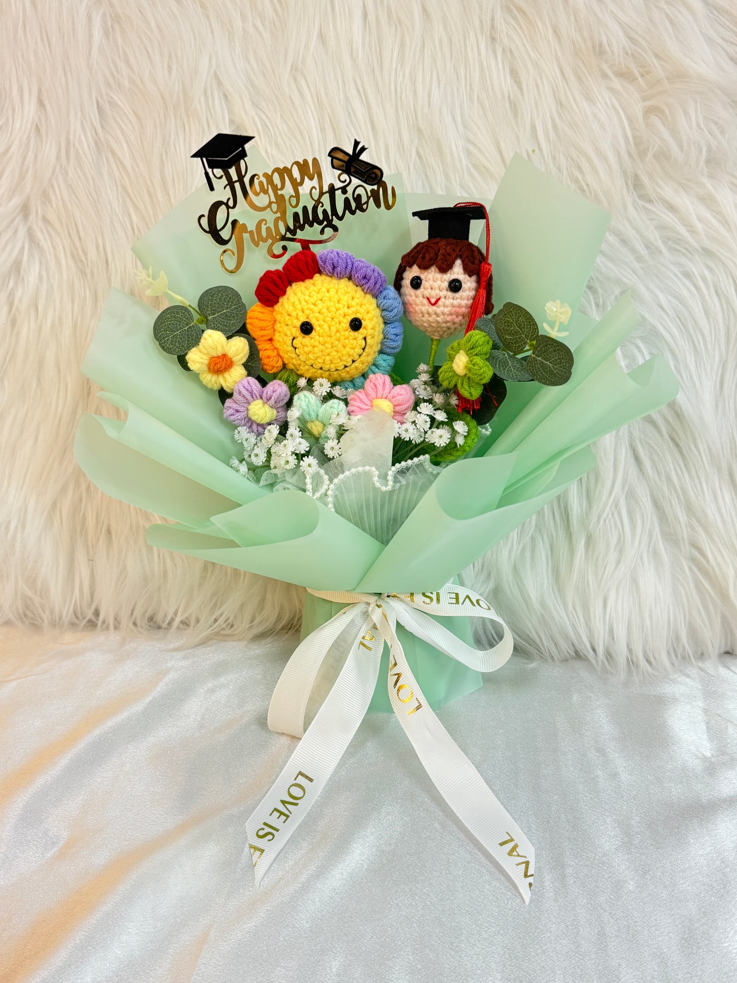 畢業女仔｜彩虹笑臉｜幼兒園 小朋友畢業花束｜送老師禮物｜畢業花束｜畢業禮物｜卡通花束｜公仔花束｜網上訂花｜人手製作｜觀塘花店｜香港花店