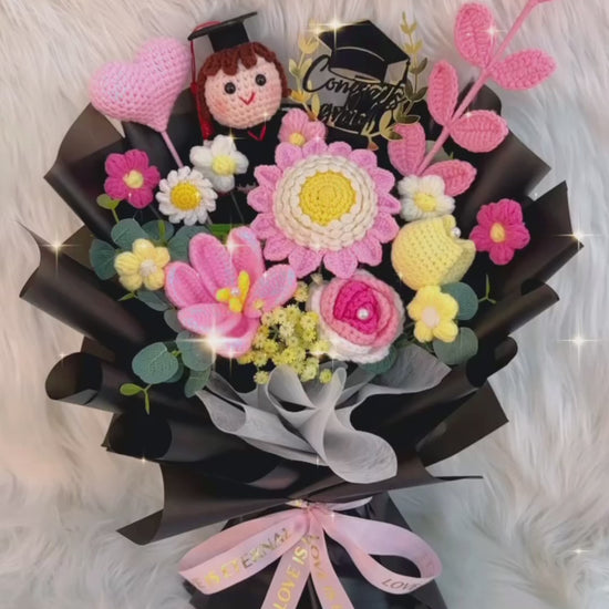 全身畢業女仔公仔｜畢業花束｜畢業花｜畢業禮物｜畢業公仔花束｜公仔花束｜香港畢業季｜幼稚園/小學/中學/大學畢業花束｜即日送花｜平價花店｜網上花店推介｜網上訂花｜香港花店｜觀塘花店